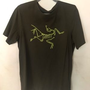 ARCTERYX OLIVE GREEN TEE MEN’S MEDIUM
